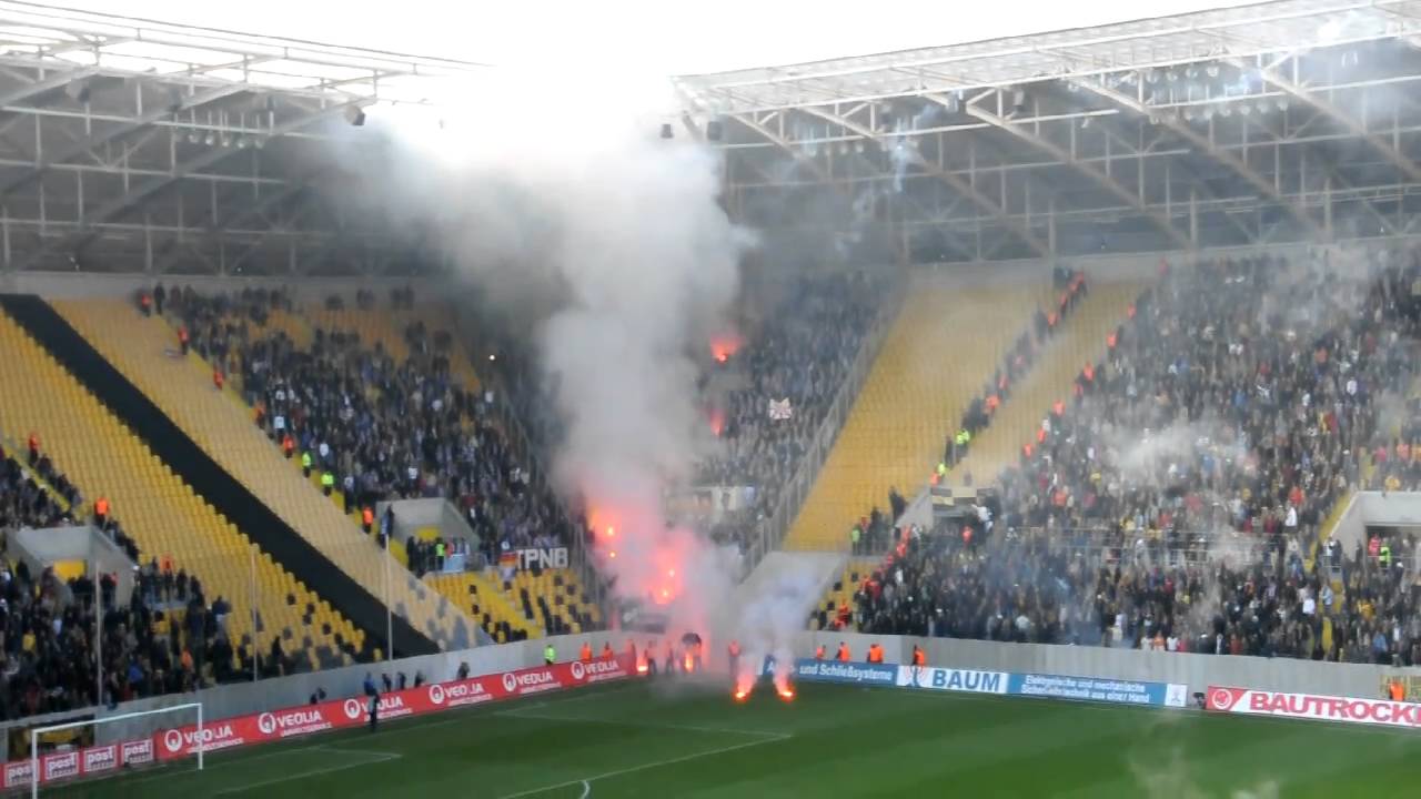 Ultras Dynamo vs  Hansa Rostock Feuerwerk 23.10.2010