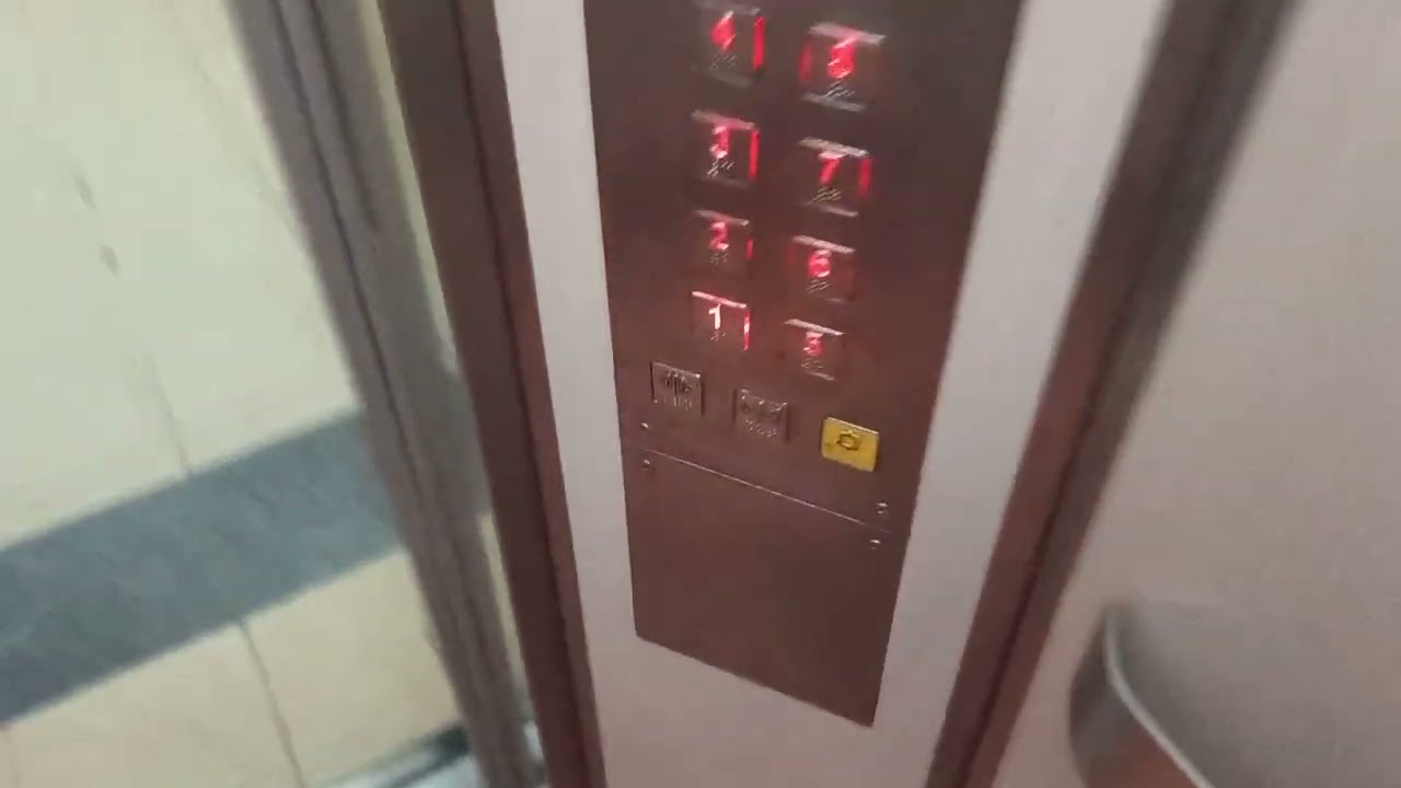 Fujitec lift at Blk 273 Pasir Ris St 21 (Filming this before it gets replaced in Jan 2026)