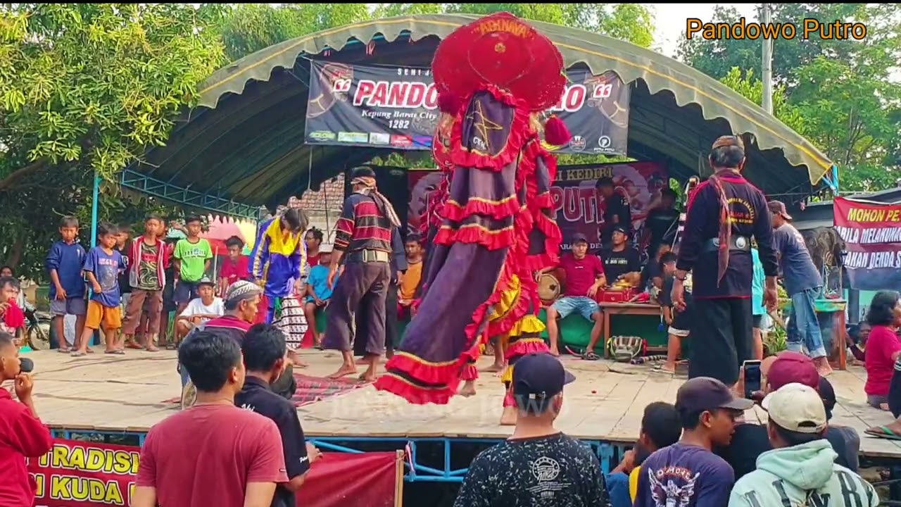 proses penyembuhan sakral singo barong hampir buyar Penonton_ Pandowo Putro _ Live Kepung Barat
