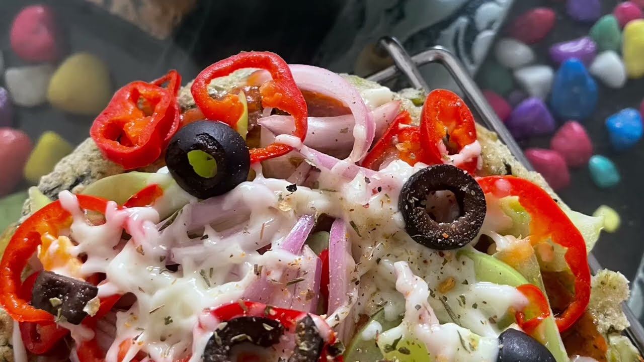 Broccoli Jawar millet base with some veggies and cheese 😋