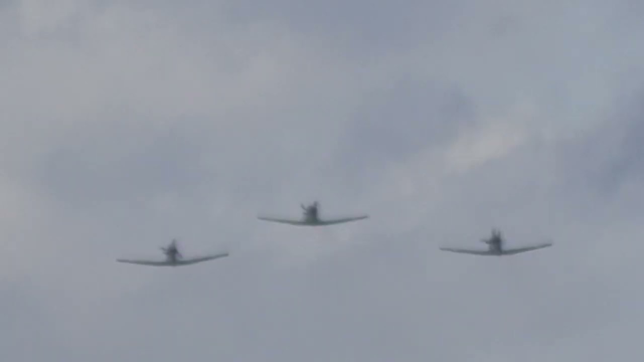 RNZAF Black Falcons Display Takeoff @ CHC - no sound