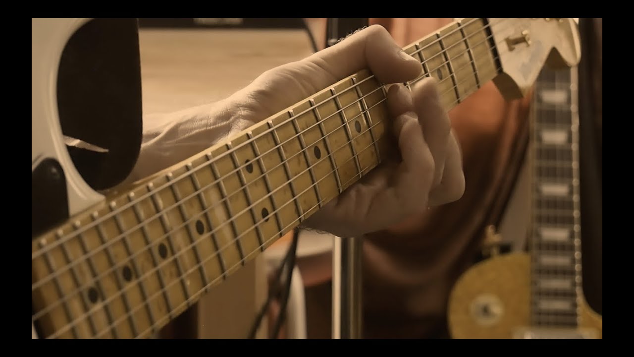 Huhtikuu | Egotrippi Cover