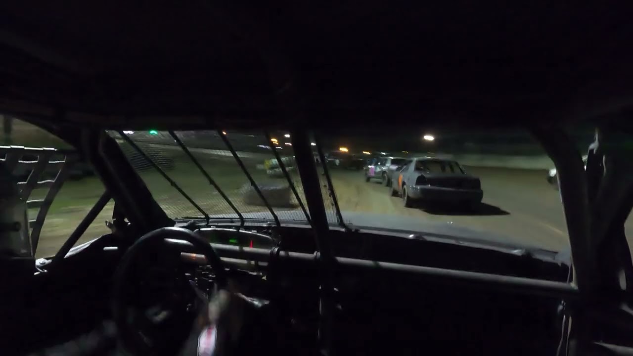 Brad's incar view at Bubba's raceway park 1/10/2026 crown vic B Main