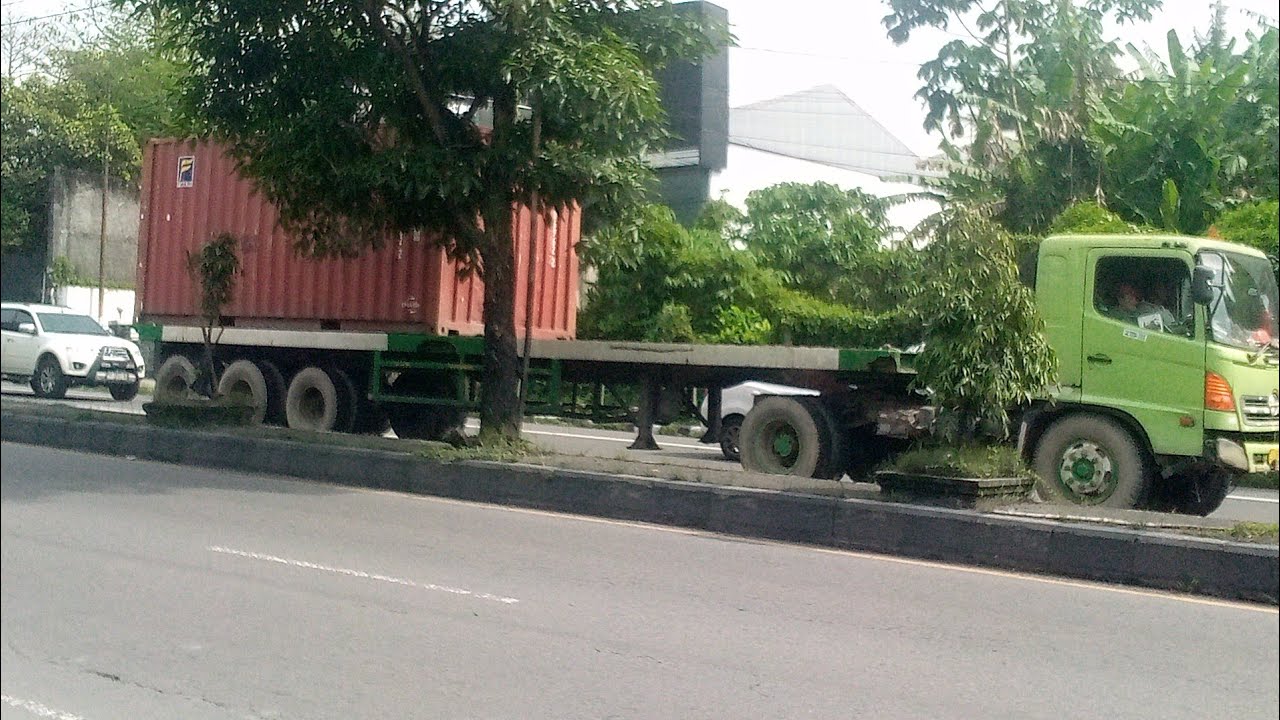 Truk kontainer Hino Lohan !! Truk trailer truk tronton truk wingbox truk molen truk tangki 