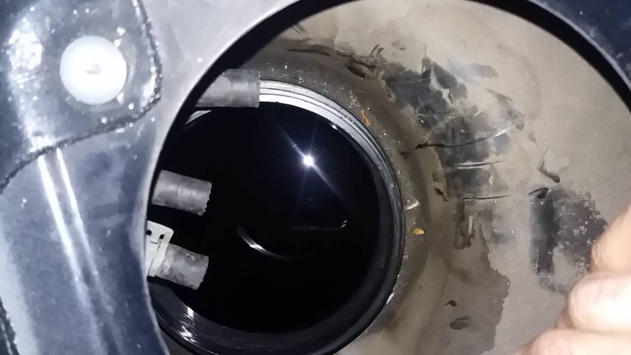 Troca da bomba de combustivel e pré filtro da Pajero TR4