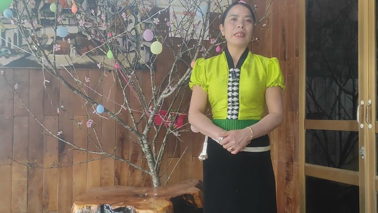 Hát mừng tuổi các bạn Lò Phương Tú Lệ