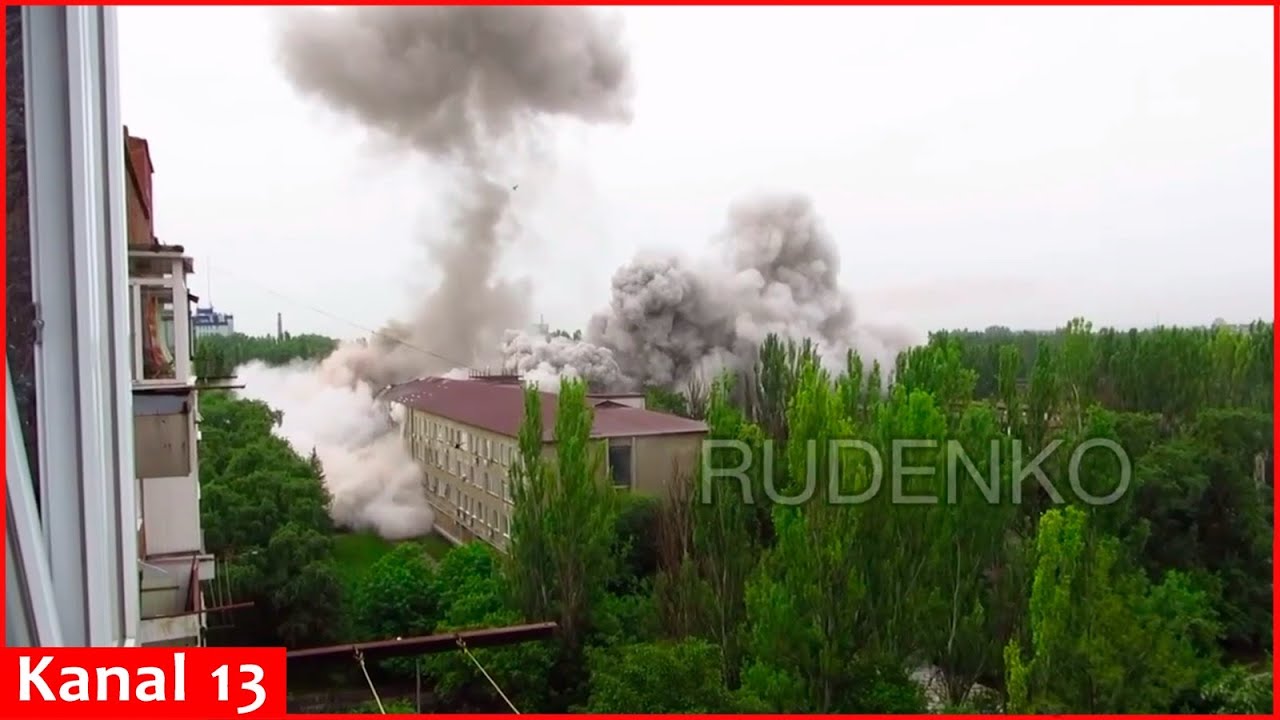 Footage showing the moment HIMARS attack Russian military base in Donetsk