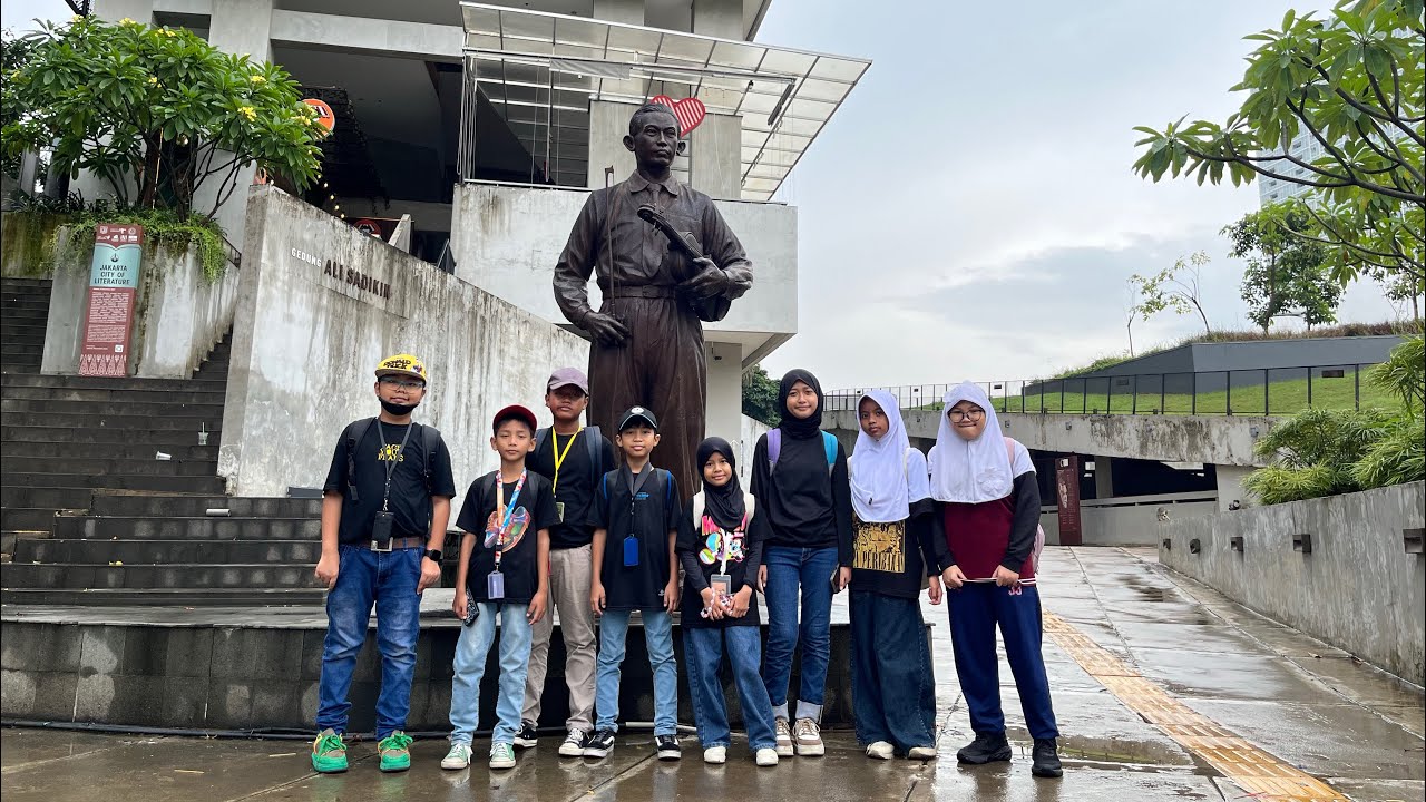 TUGAS PLBJ ( KELOMPOK 3 ) 📍FASILITAS UMUM DI JAKARTA 📍