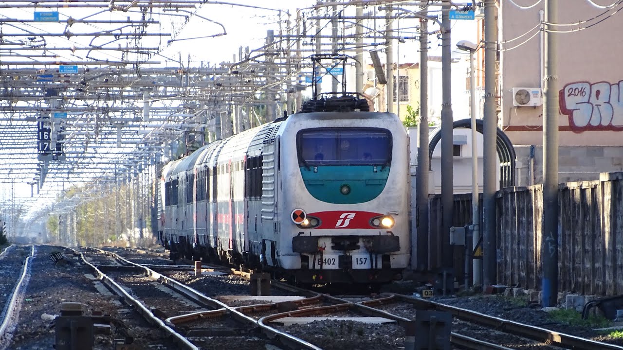 INTERCITY NOTTE MILANO-LECCE VIA BENEVENTO CON E402B.157+158 ALLA STAZIONE DI BARLETTA!