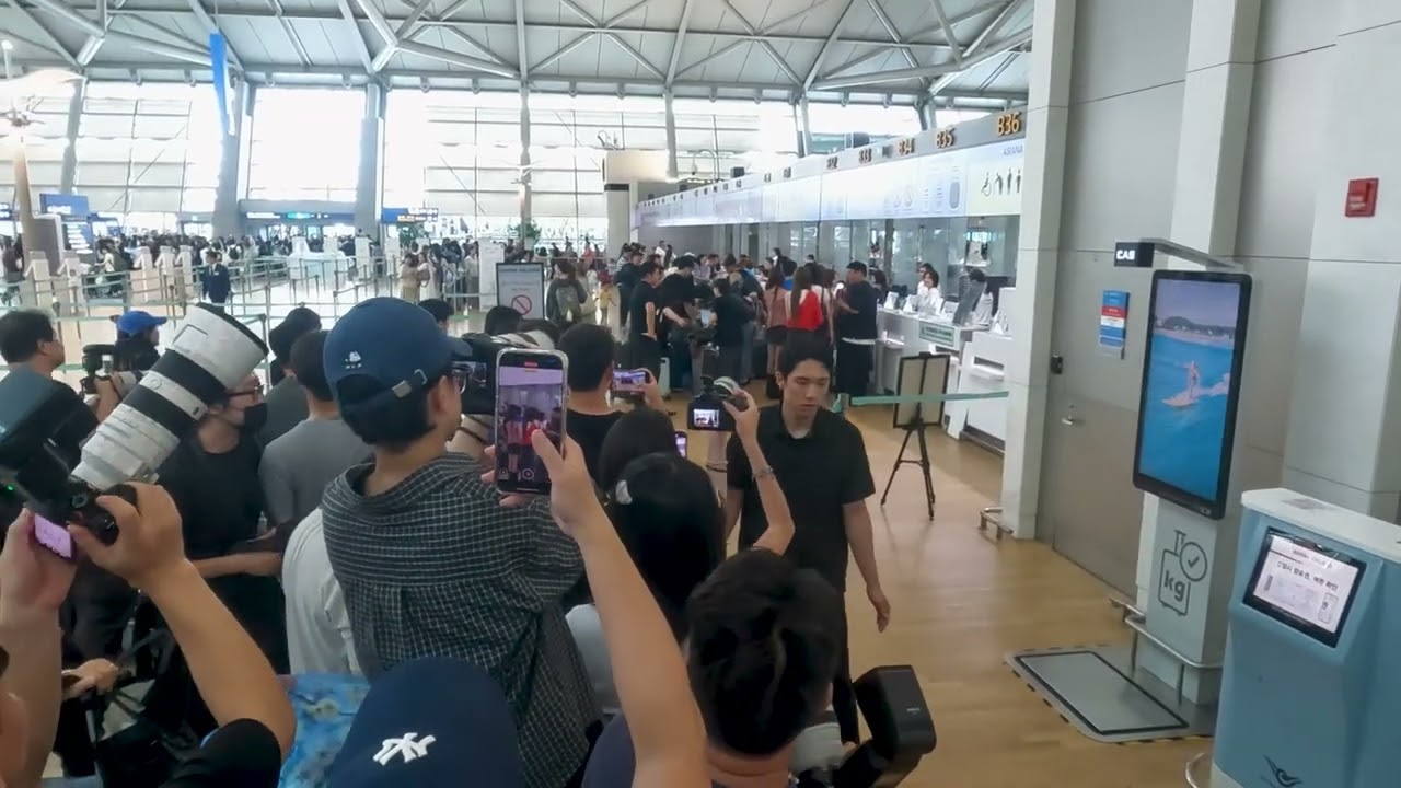 IZNA Waiting at the Airline Counter at Inchon International Airport - Los Angeles! July 31st, 2025