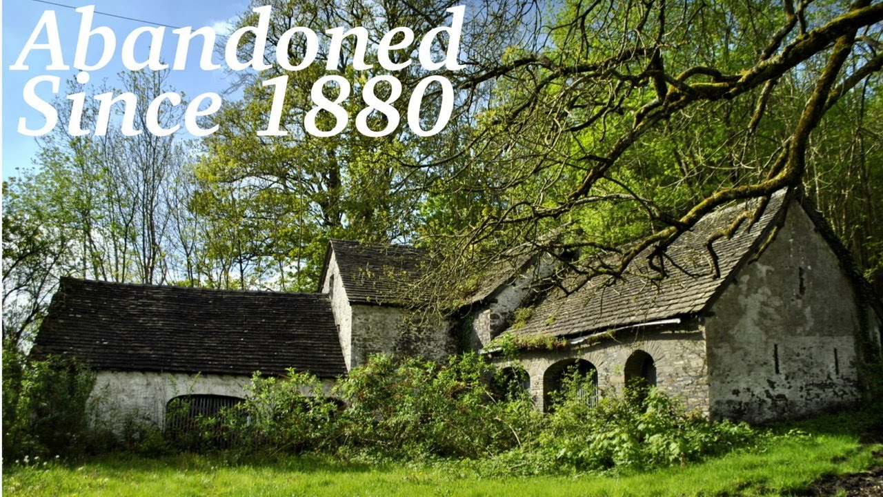 Exploring a Strange Abandoned Building from the 1720s full of interesting old things and Antiques