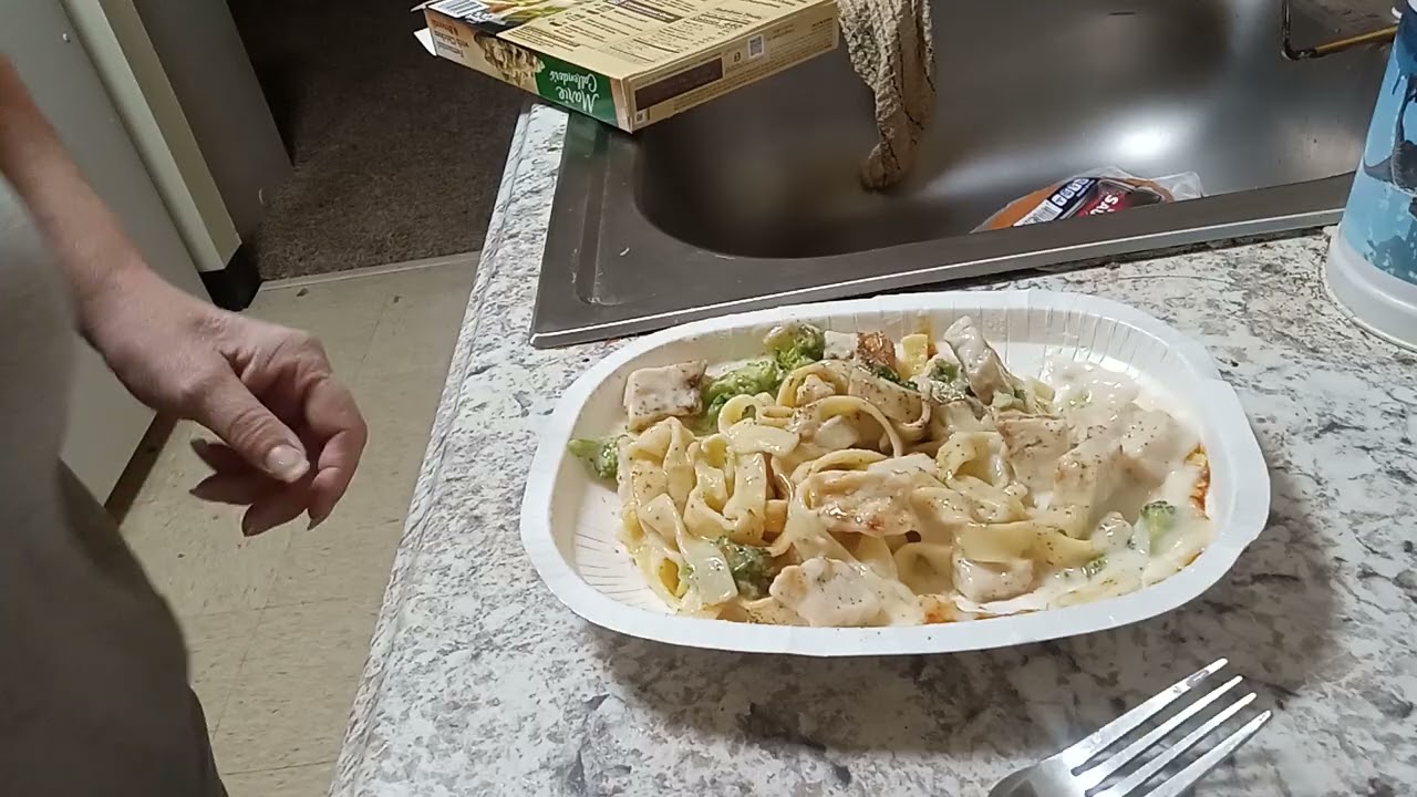 Marie Callenders Fettuccini with Chicken and Brocolli reiview