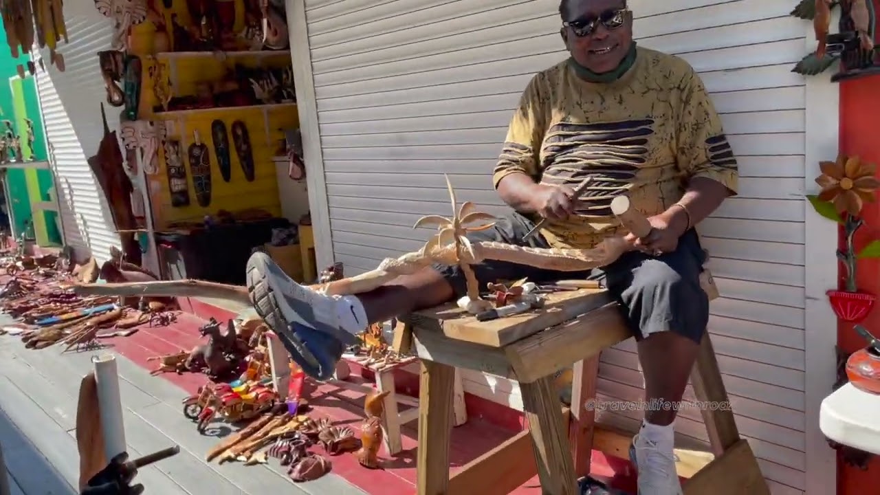Exploring the Colourful Straw Market in Nassau, Bahamas: Discovering the Bahamian Crafts & Souvenirs
