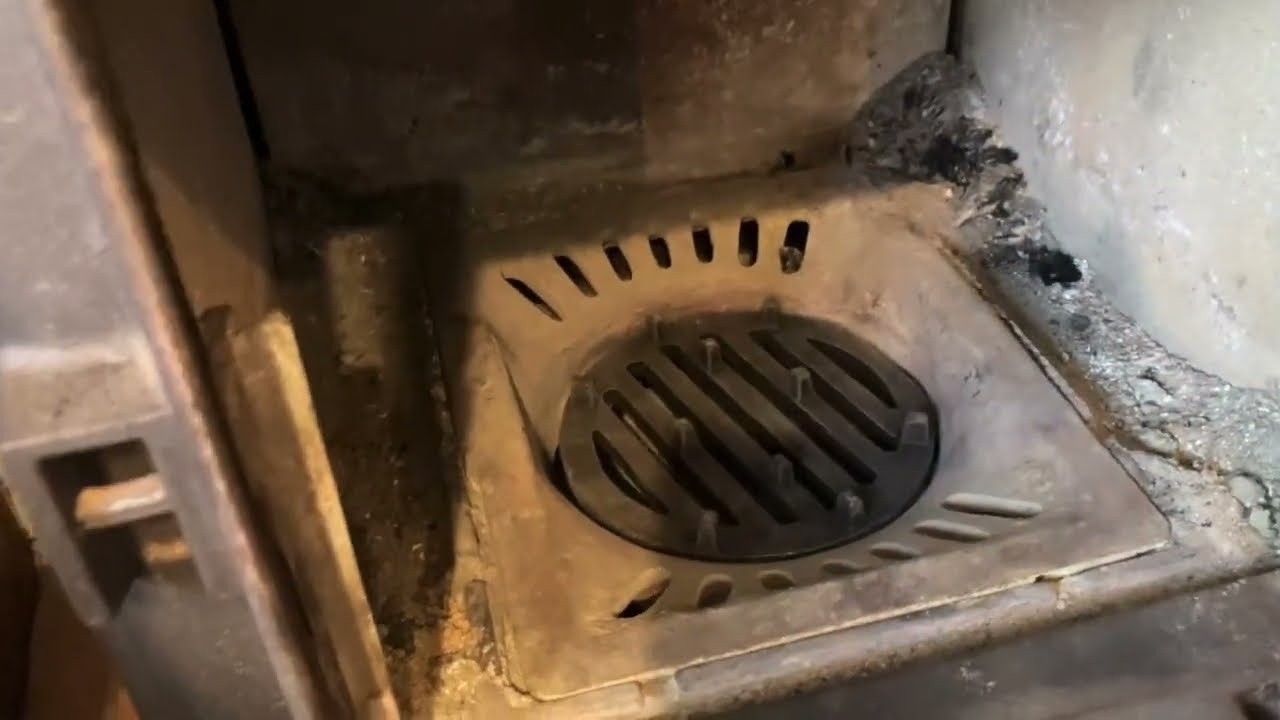 Changing the riddle grate on a Morso Squirrel stove; the hard way 😂#11,437.