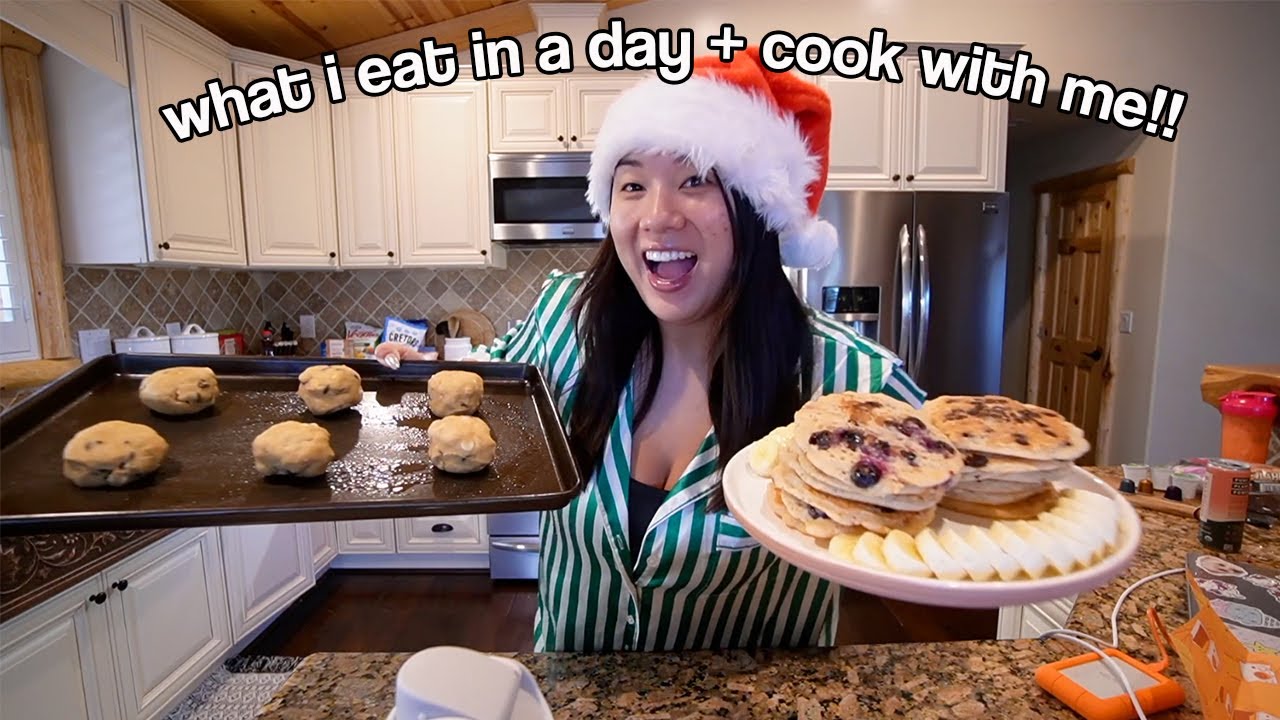 WHAT I EAT IN A DAY + cook with me!! Vlogmas Day 15