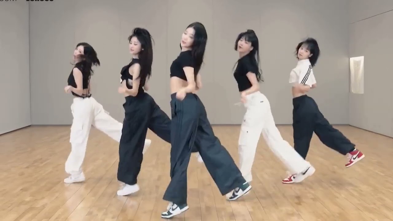 LE SSERAFIM - Unforgiven Dance Practice (mirrored)
