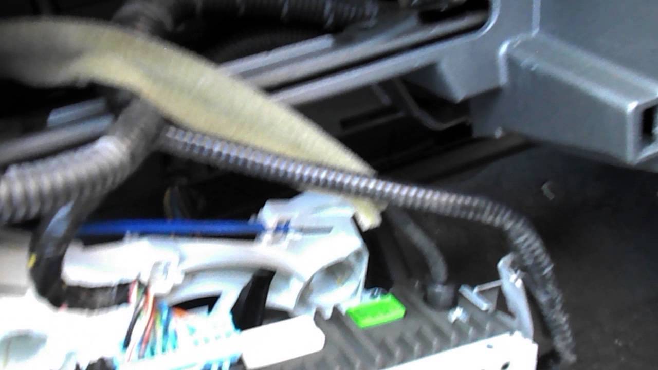 Activating and connecting the AUX on a 2005 Honda Jazz (EU Model)