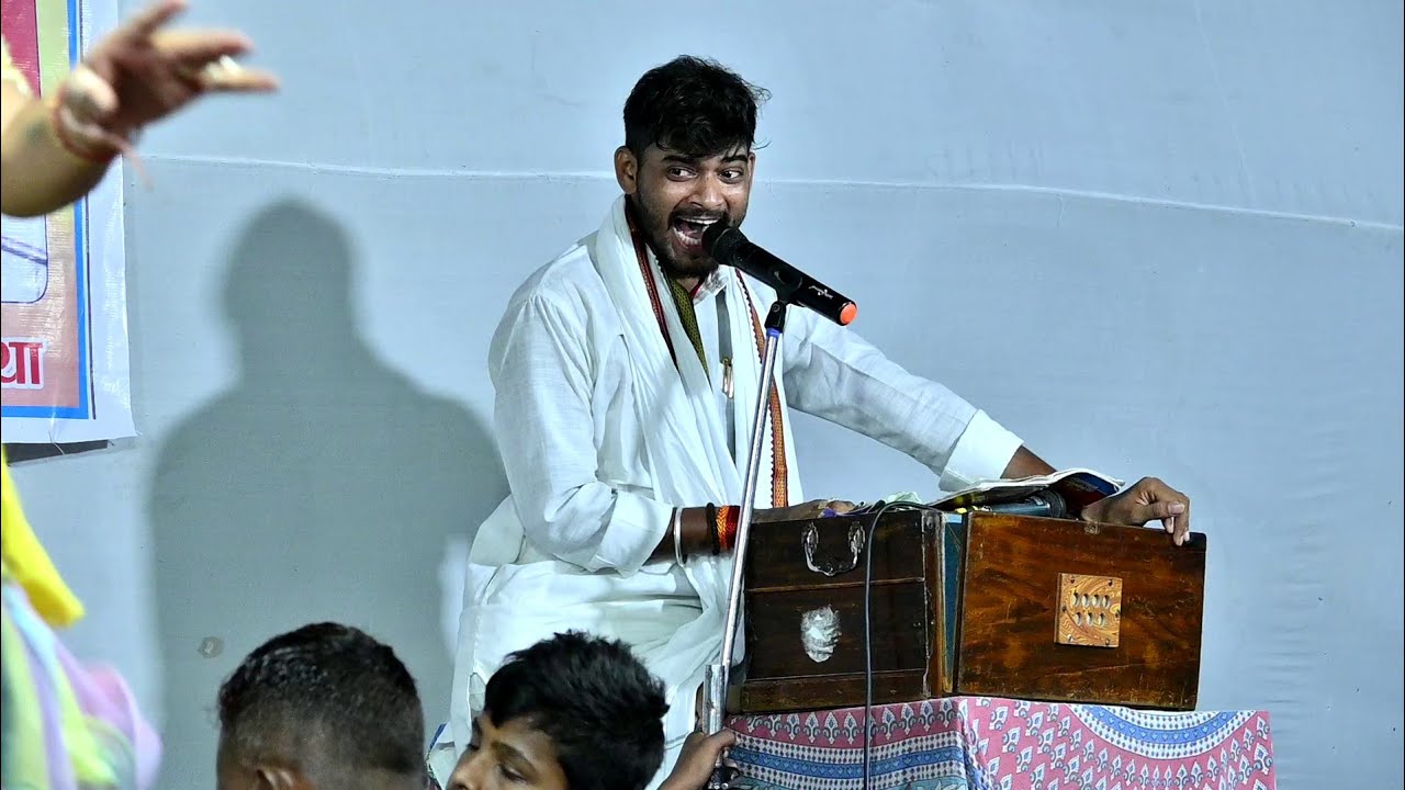 #Ajit halchal Yadav ने #Mukesh lotha टेबुल बैठकर गीत गाकर गर्दा मचा !! New dugola muqabka video