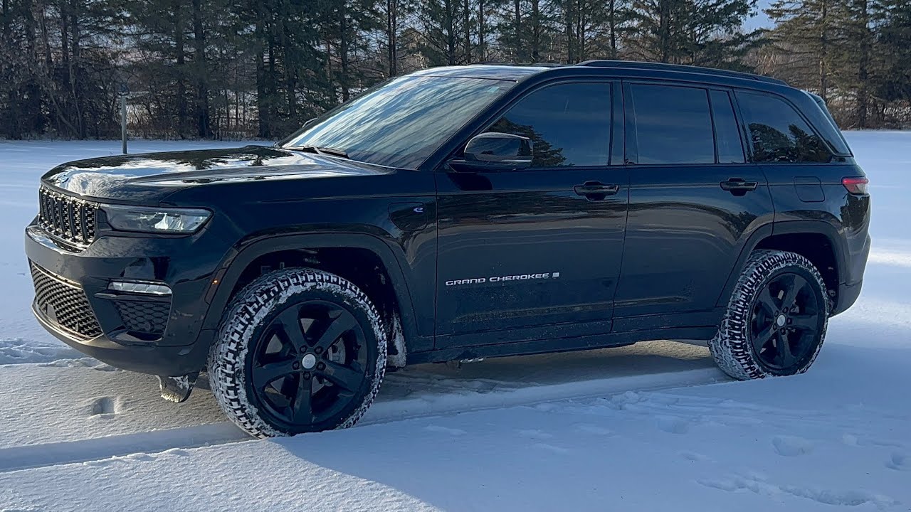 Jeep Grand Cherokee 4xe VS Steep Snowy Hill!