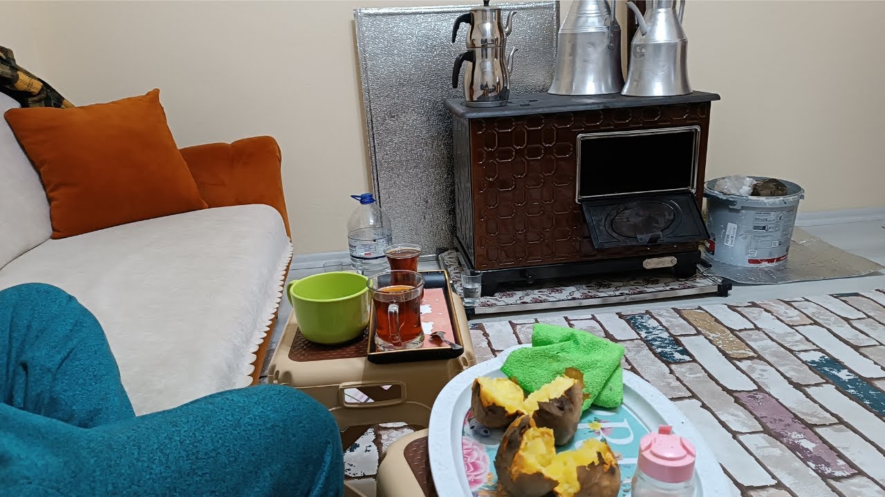 Bahçeye Geldik Akşam Yemeği Soba Başında Patates Çay