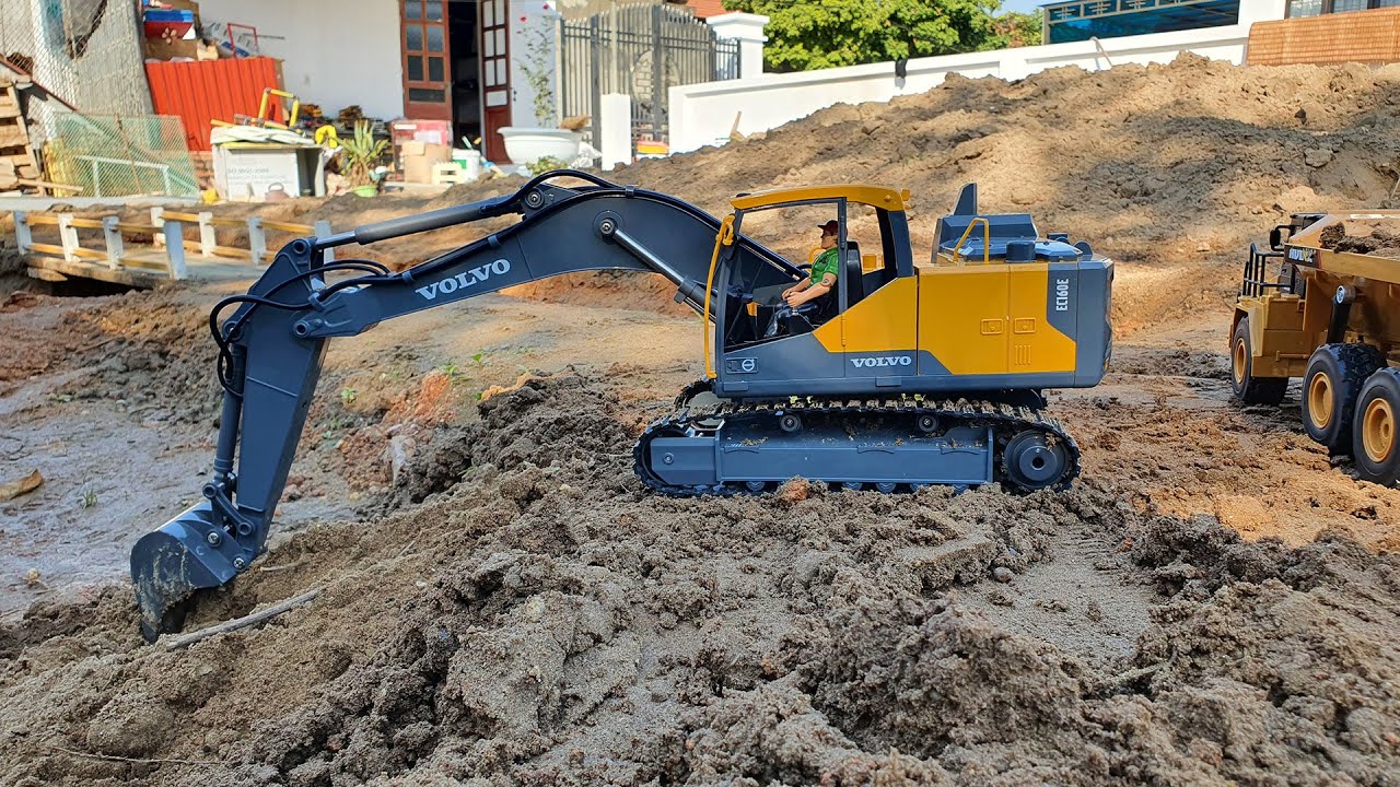 Máy Xúc Volvo E 598 Đi Múc Đất Thuê