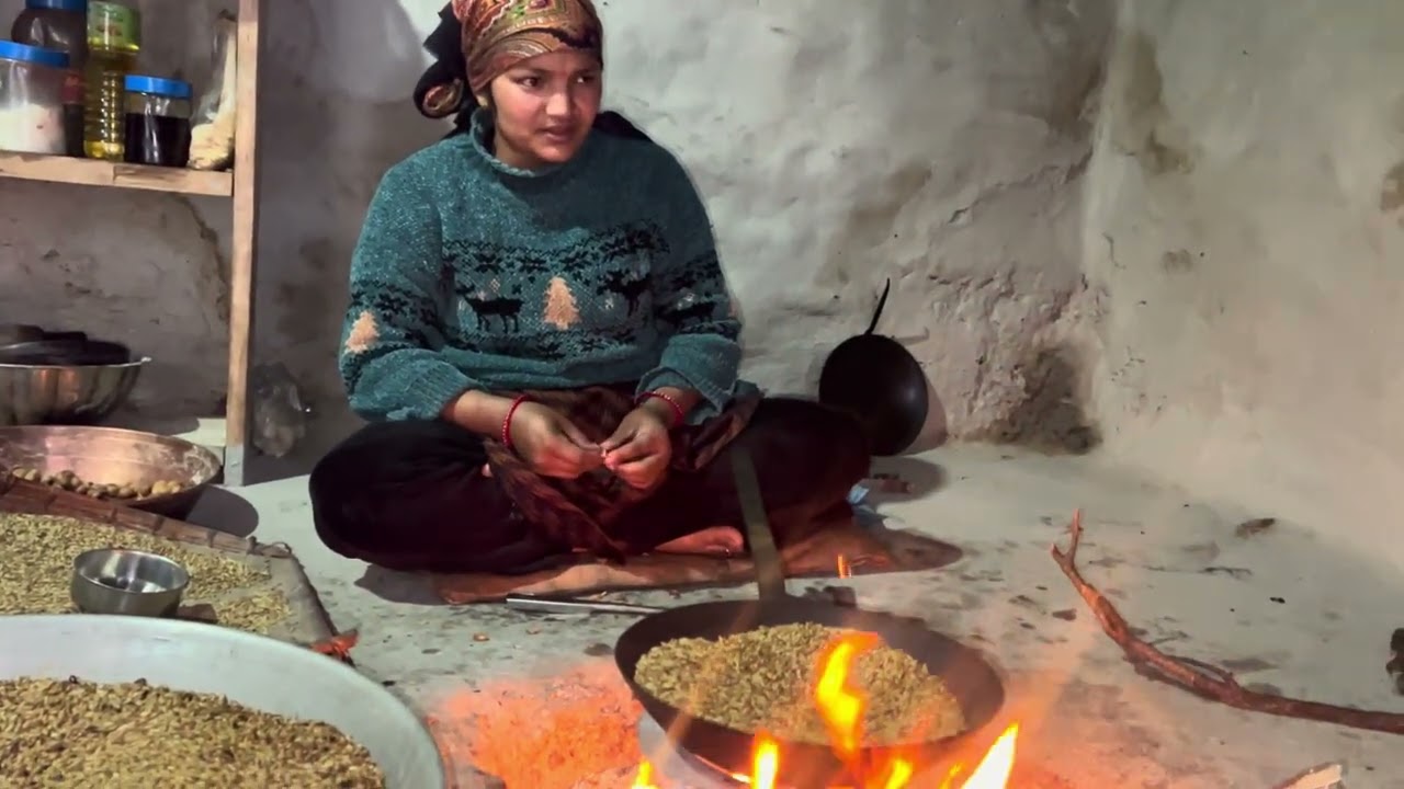 पहाड़ी चूल्हे पर ये क्या पका रही हूँ 🤔 किसी को पता है तो बताओ 🤔ll phadi lifestyle vlog ll