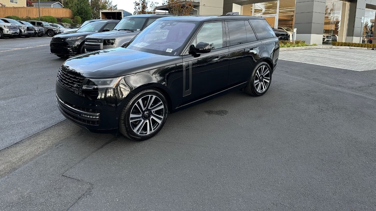 Новый Range Rover SE P400 в цвете Deep Garnet