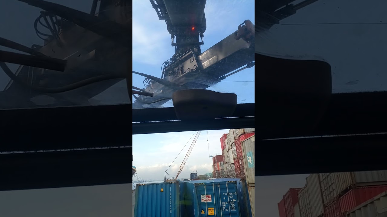 how to operate reach stacker joy stick