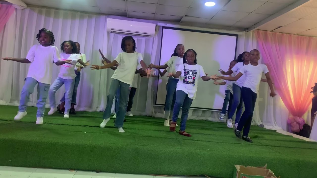 Dance performance.song:EVIDENCE by Tim Godfrey ft Moses bliss
