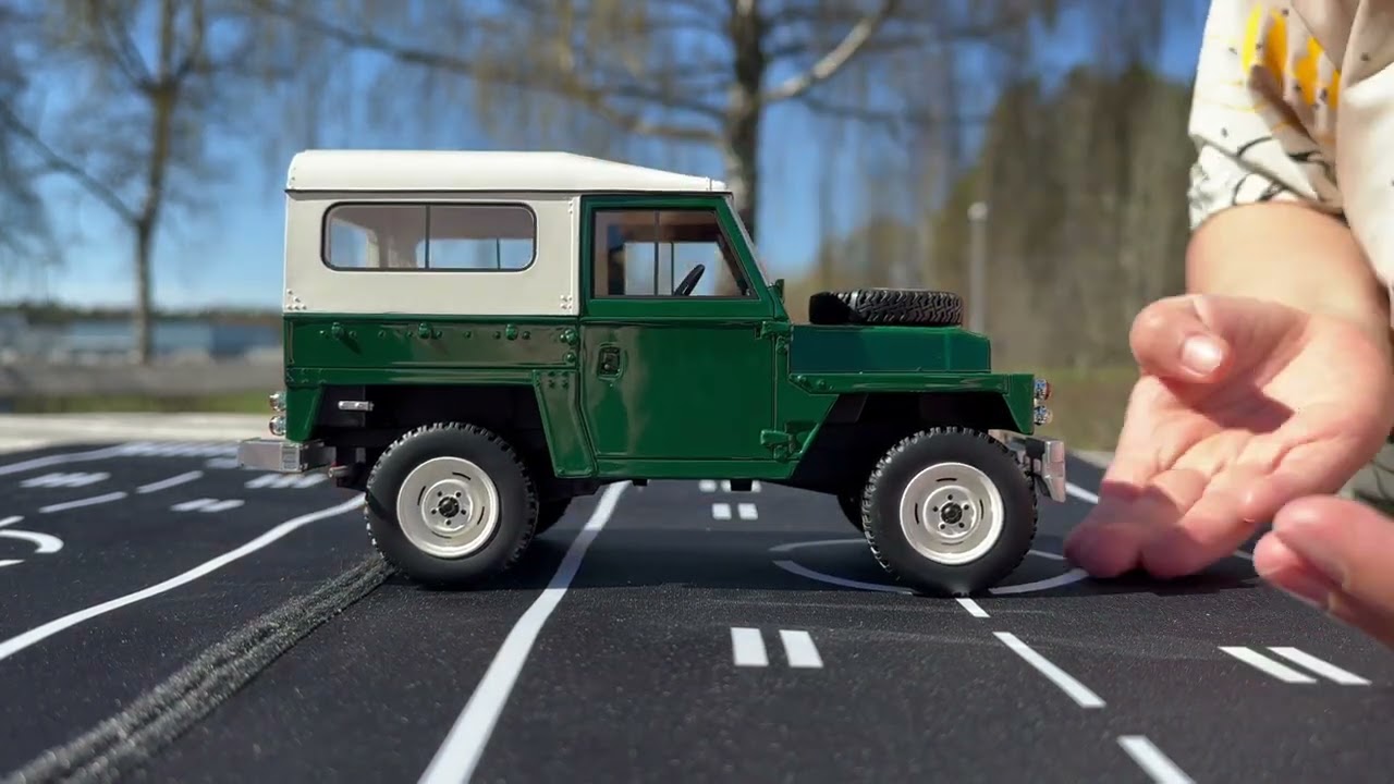 1:18 Land Rover Series III Hard Top Dark Green Beige 1973 Resin Model by Bos Models [Unboxing]