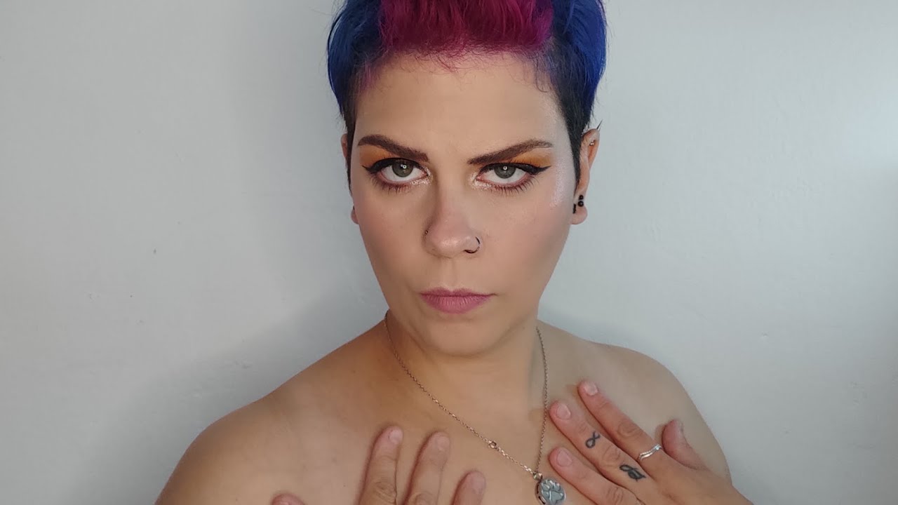 Aplicaci&oacute;n del SPRAY FIJADOR para que aguante impecable el maquillaje