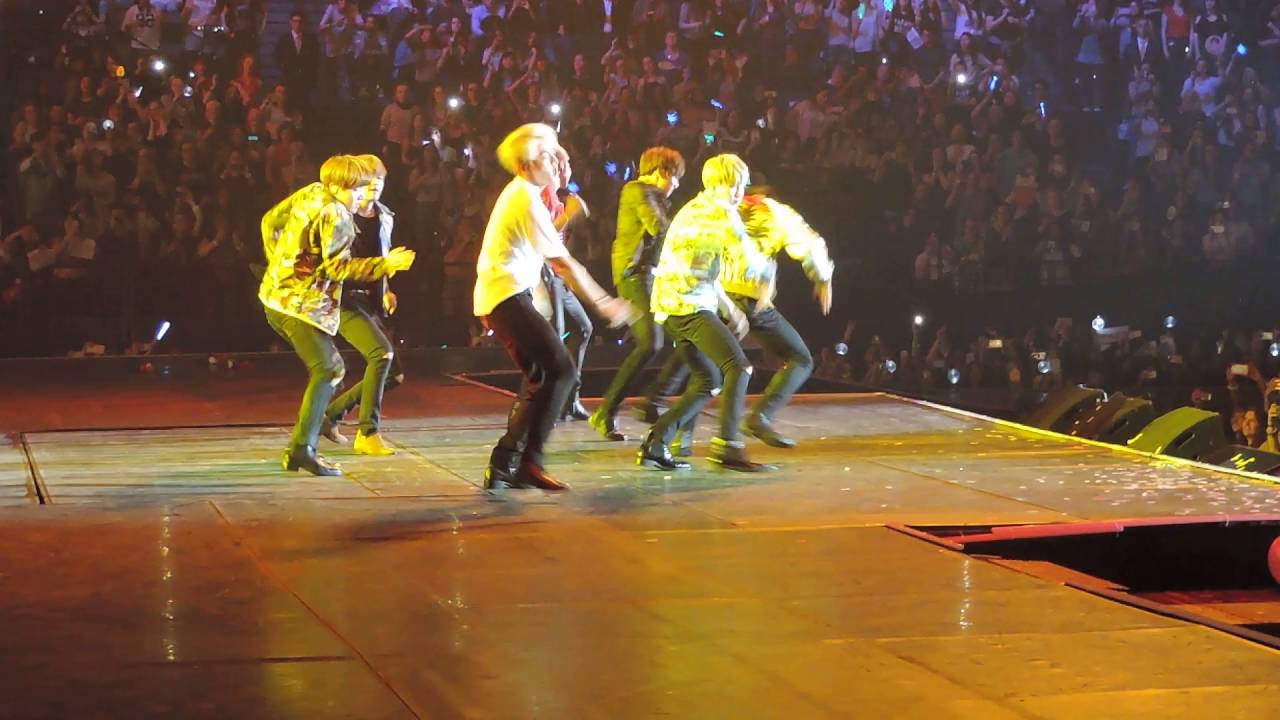 KCON France 2016 - BTS - What Am I To You? + Dope