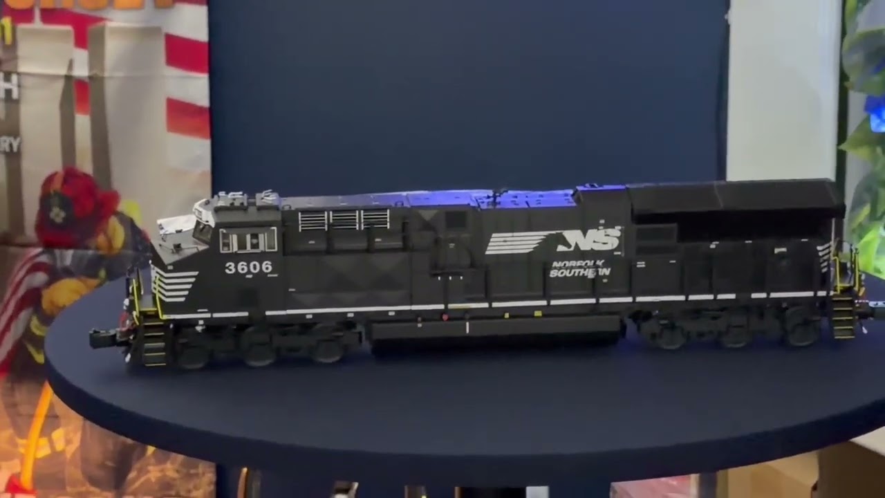 Unboxing of the Lionel Legacy ET-44AC