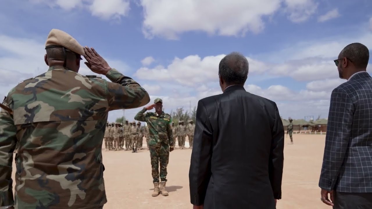 Madaxweyne Xasan Sheekh oo tababar sare u soo xiray Saraakiil  ka tirsan Ciidanka Xoogga Dalka.