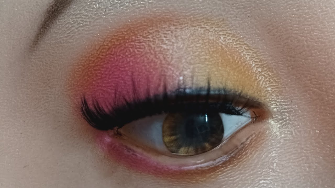 The Most Bizarre Makeup Trends Ever Created