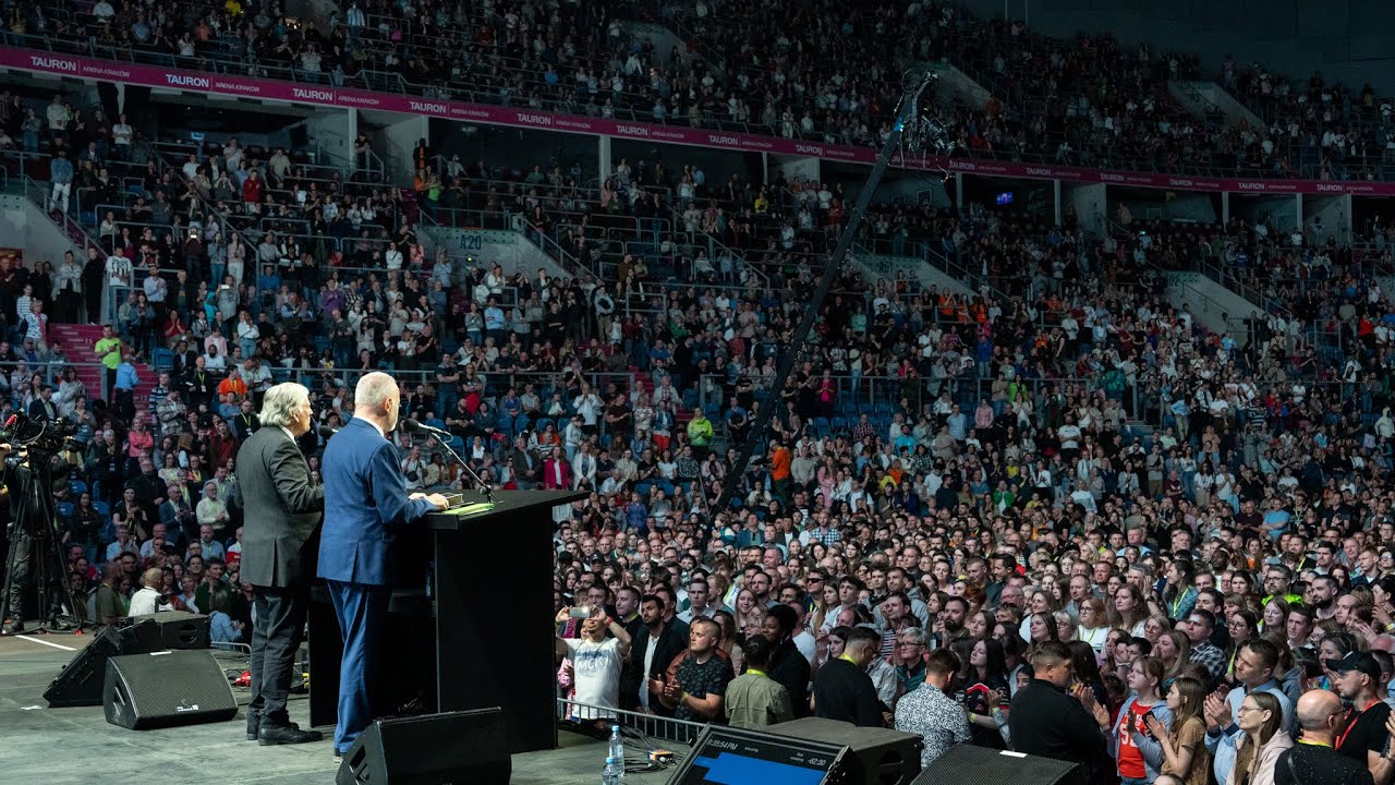 Franklin Graham Shares God&rsquo;s Love With More Than 13,000 in Krak&oacute;w, Poland