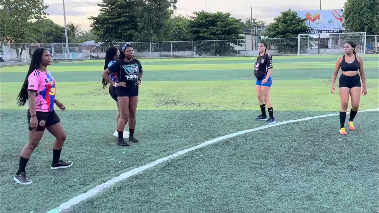 Las Chicas TikTokeras Preparándose para el Gran Evento de Creadores de Contenidos..⚽️⚽️