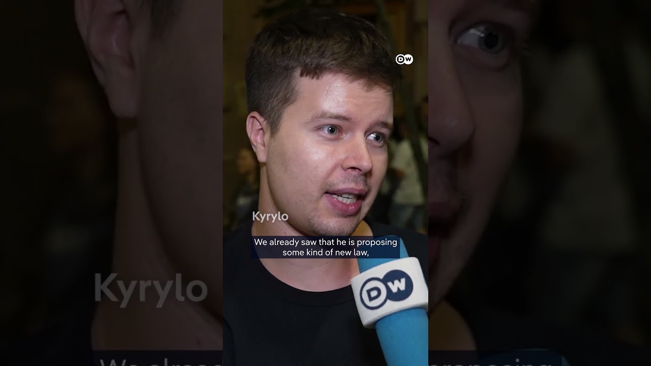 Ukraine: Zelenskyy faces protests over controversial anti-corruption law | DW News