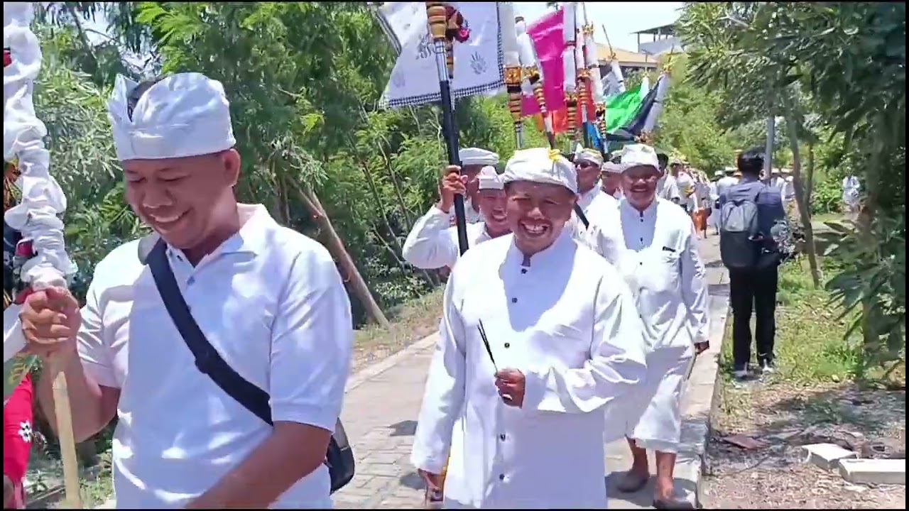 MERIAH. Melasti di Pesisir Jakarta bersama gubernur Bpk. Pramono Anung. 