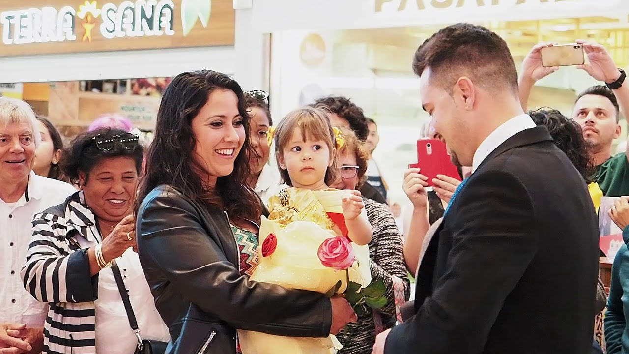 ¡Pedida de mano en DIRECTO! En Centro Comercial Miramar