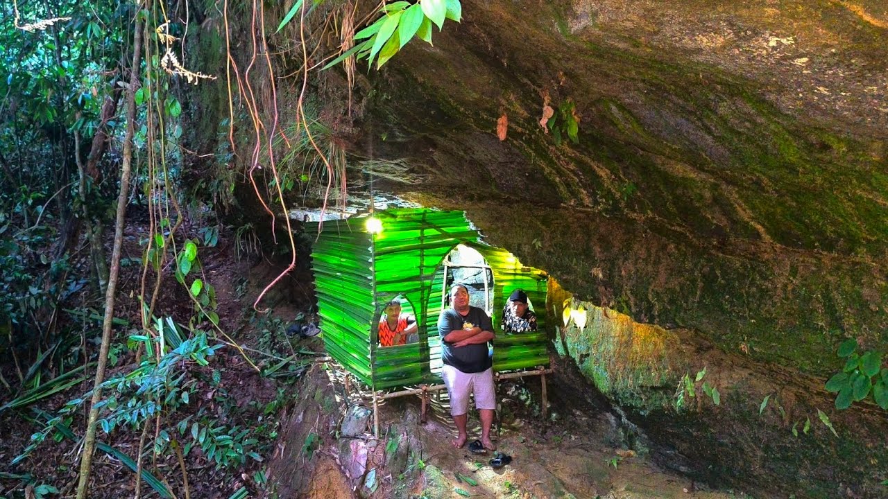 Camping hujan deras semalaman // tidur nyenyak di bawah batu besar tengah hutan sampai pagi