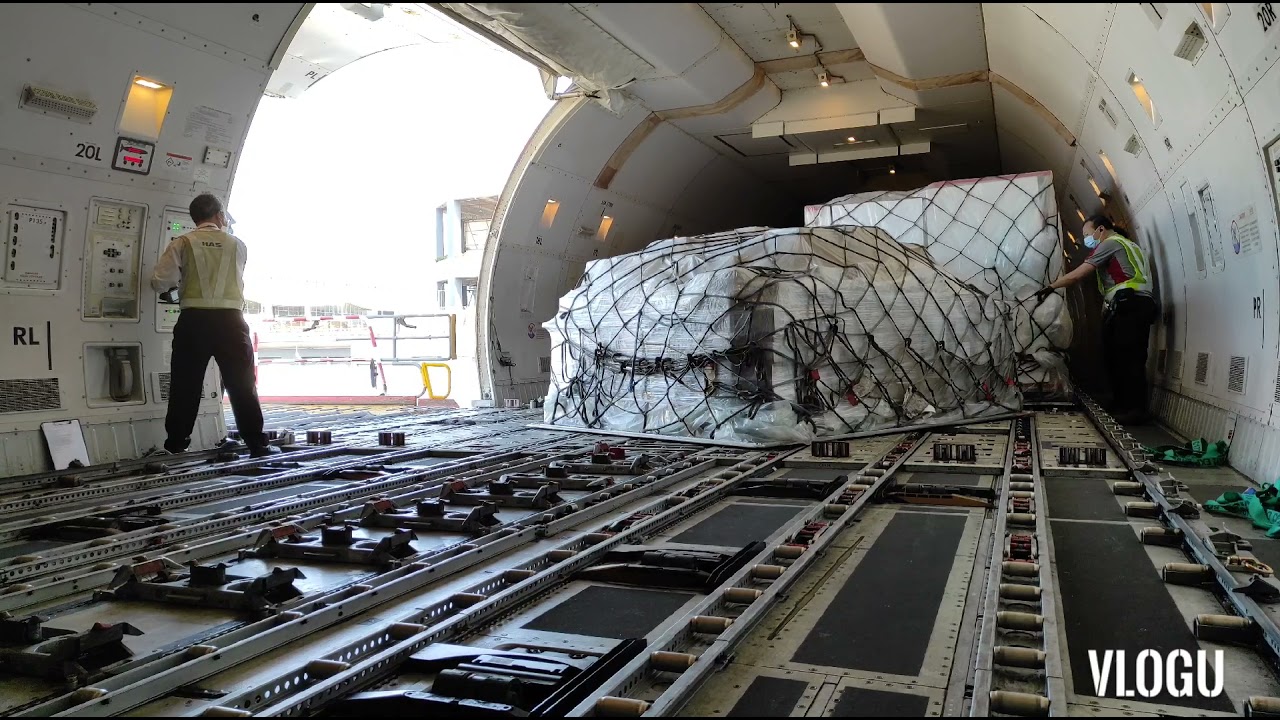 B747-400 MAIN DECK & CARGO UNLOADING