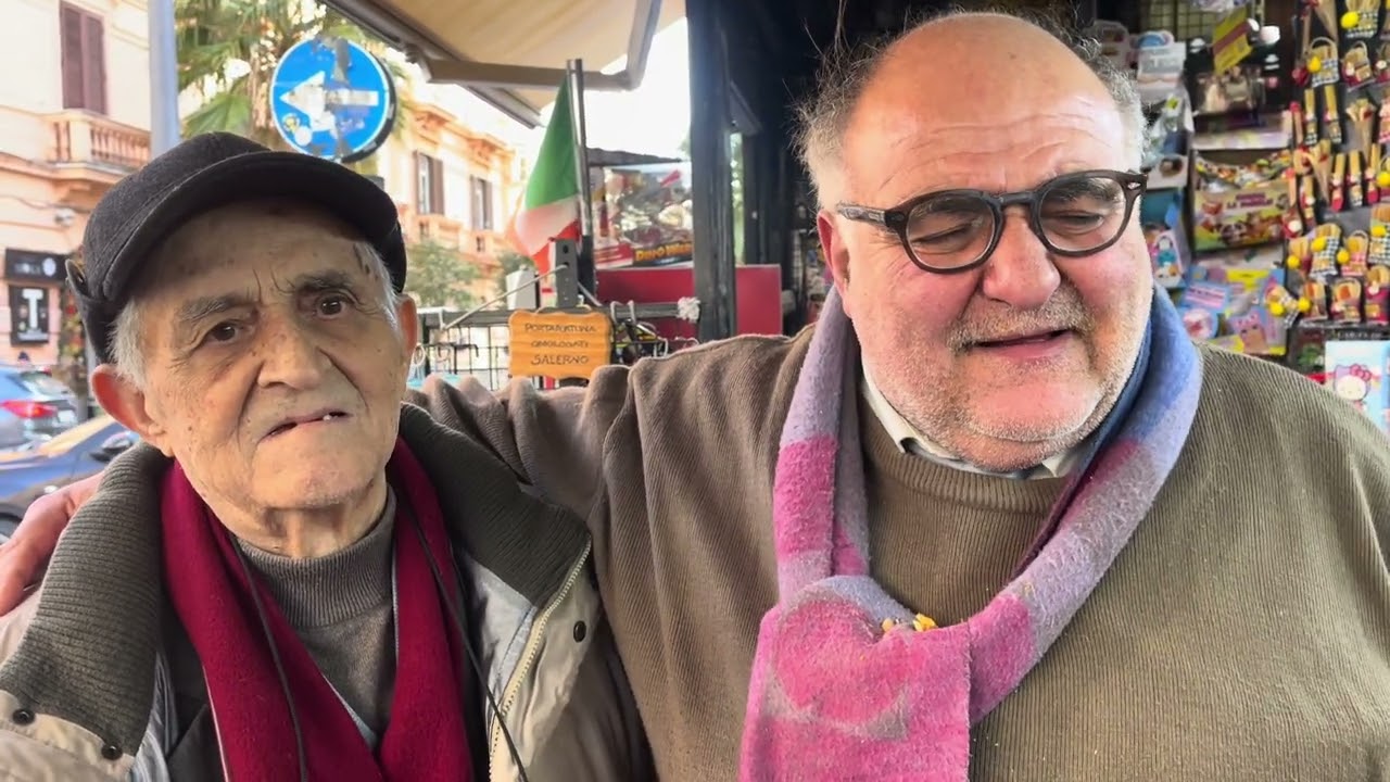 All’edicola di Alfredo..a 24 ore dal derby “la strana coppia“ #salernitana #calcio #derby #salerno 