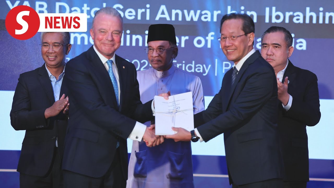 Malaysia Airlines buys 30 new planes, with option for 30 more