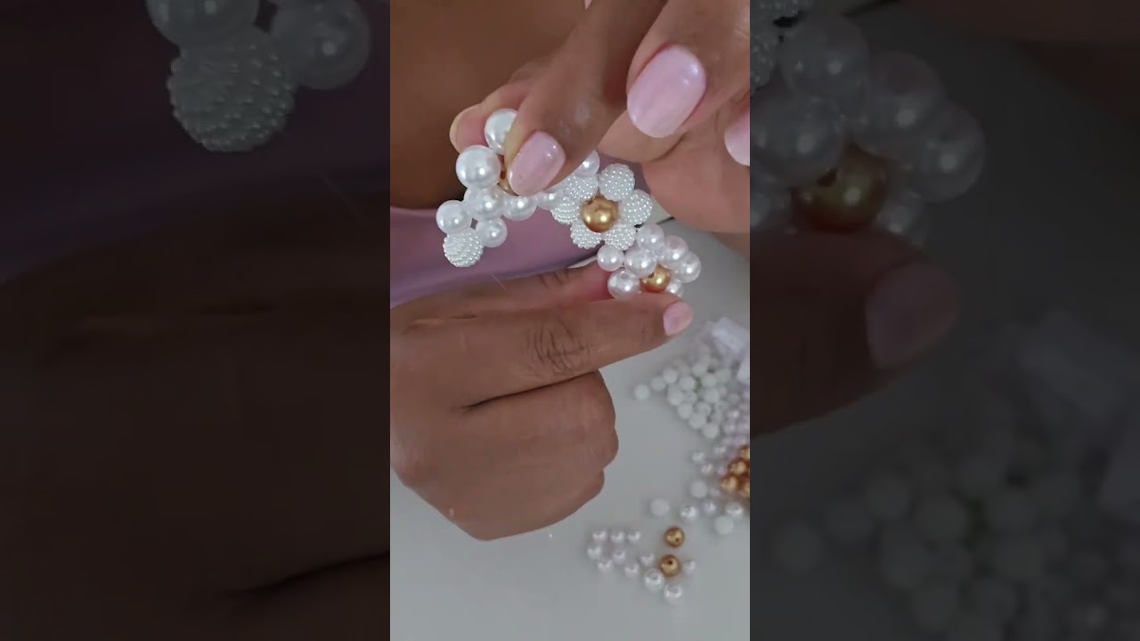 Chinelos bordados branco com dourado 