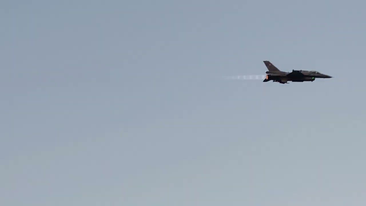 F-16 Tiger Demo Team subsonic flyby Antidotum Airshow Leszno