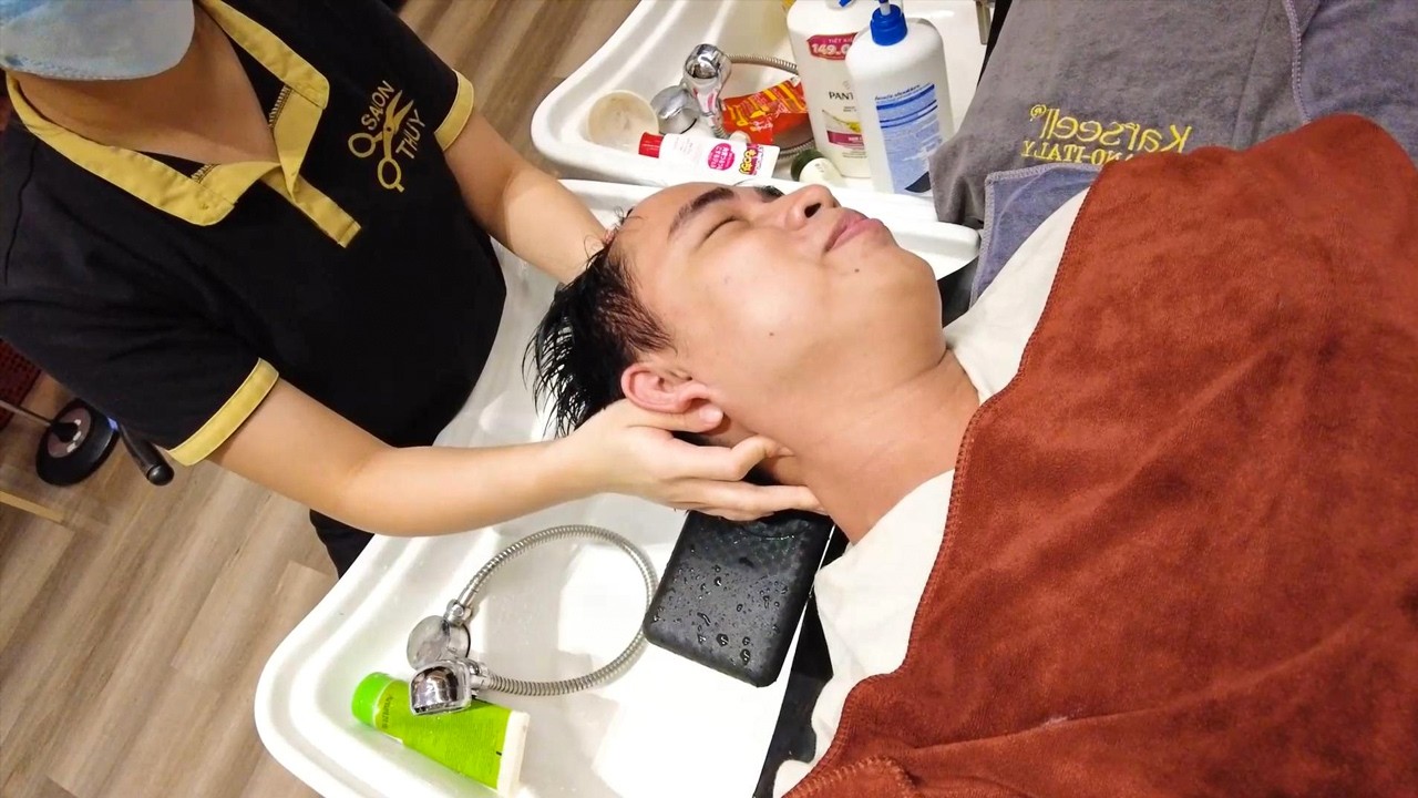 $3 Cheapest Relaxing Experience in Da Nang Vietnam - How Is This Massage So Cheap?