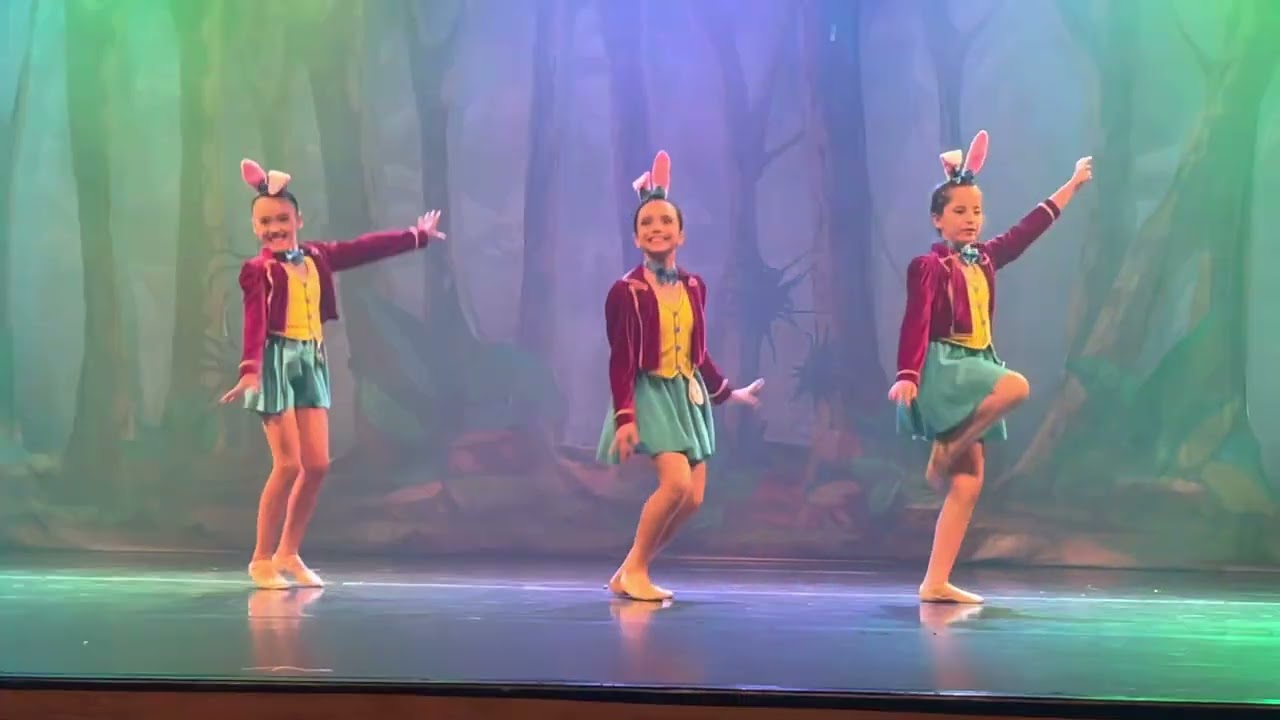 Alice  - ballet Adriana Assaf 2022 coelhos
