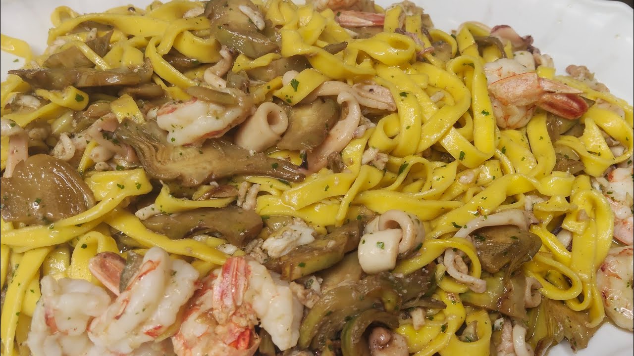 Pasta taglitelli sugo di carciofi e gamberi totani rossetti 