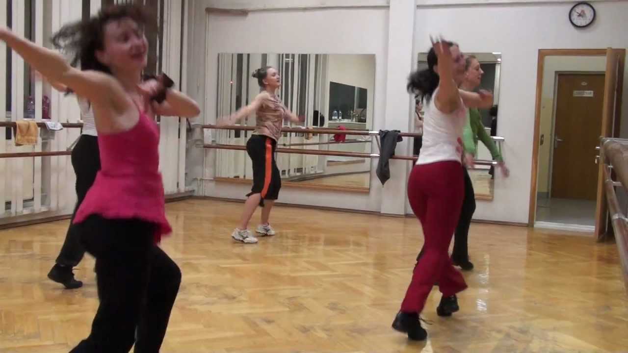 Latina house dance class